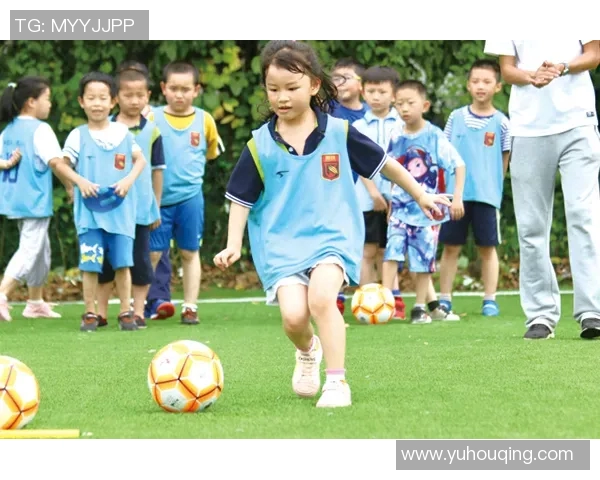 一年级足球小将成长记:从绿茵场到明星之路的绘画故事 一年级足球小将成长记:从绿茵场到明星之路的绘画故事