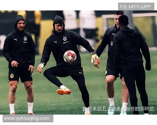 足球巨星风采尽显帅气入场瞬间引爆全场激情与期待